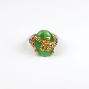 Elegant Green and Gold Floral Ring